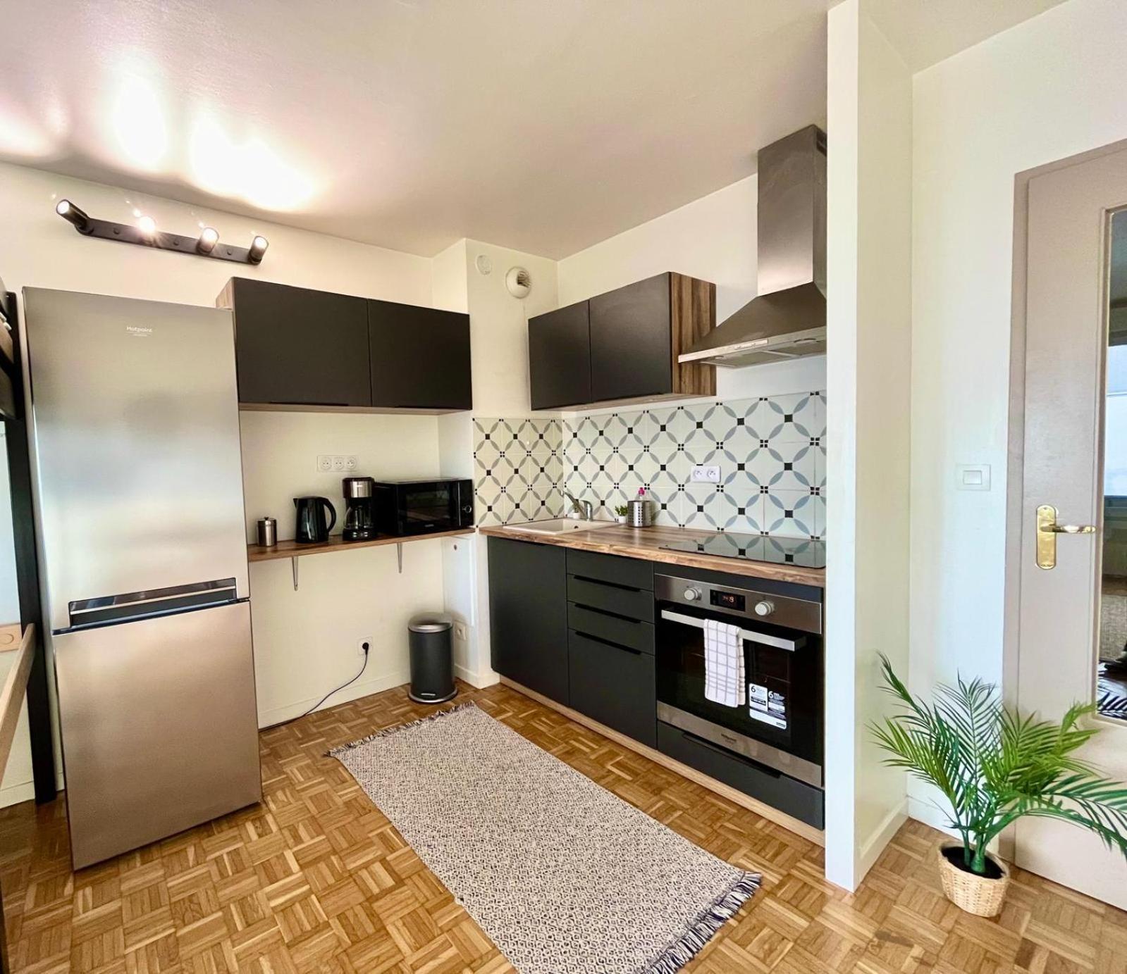 Logement Renove Proche Centre-Ville Lyon Villeurbanne Buitenkant foto