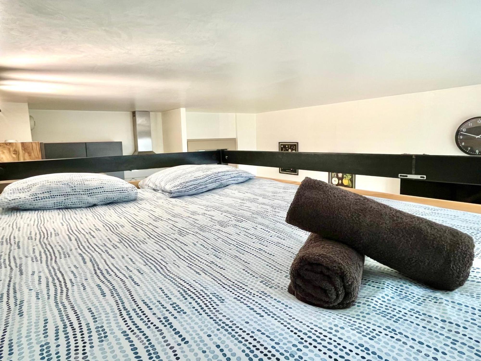 Logement Renove Proche Centre-Ville Lyon Villeurbanne Buitenkant foto