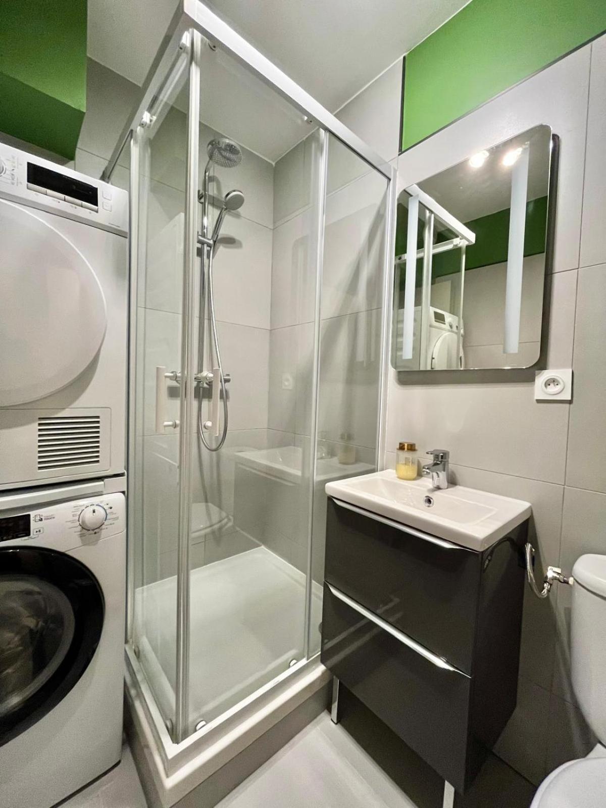 Logement Renove Proche Centre-Ville Lyon Villeurbanne Buitenkant foto